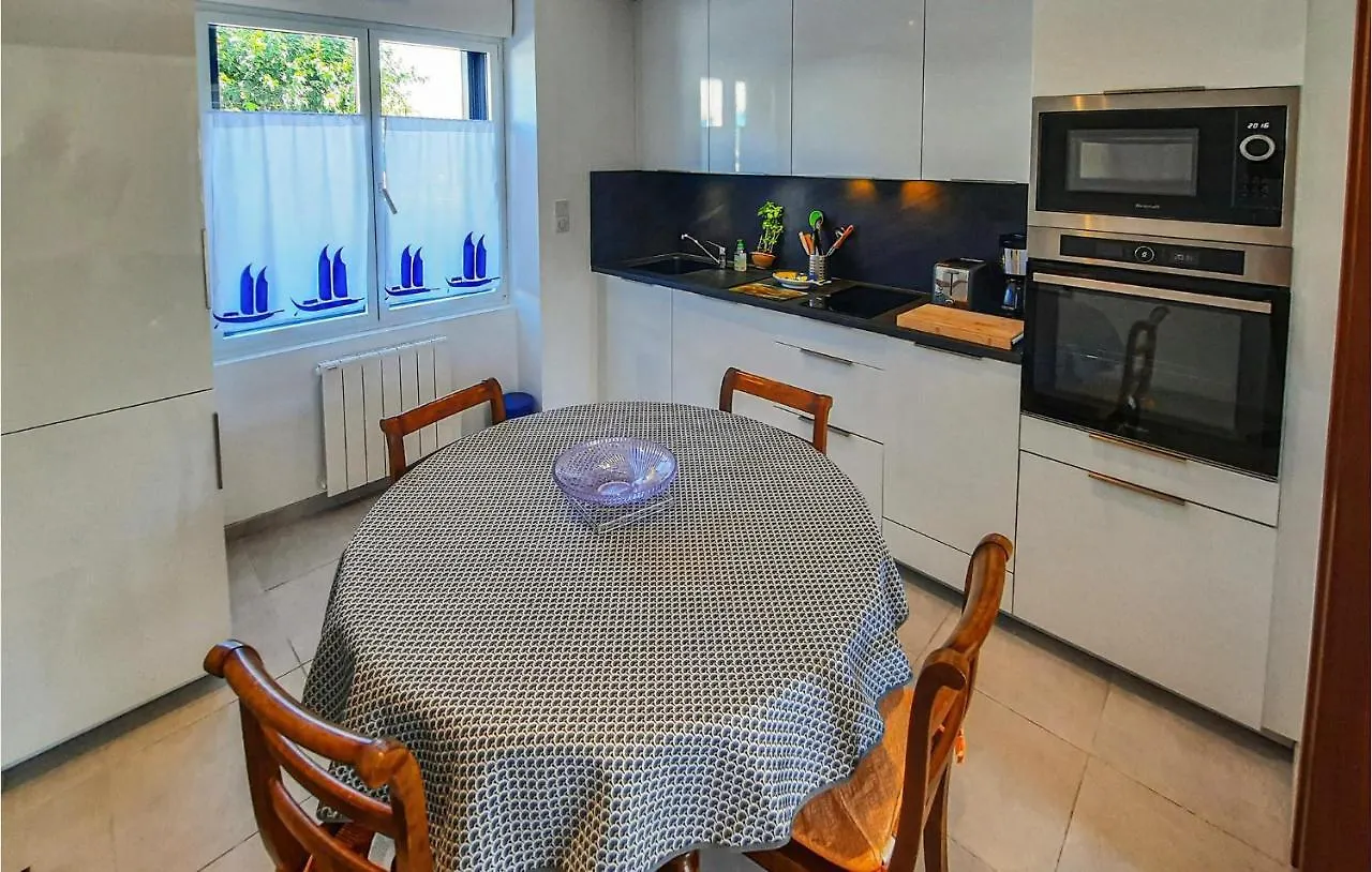 4 Bedroom Nice Home In Saint-Pierre-Quiberon